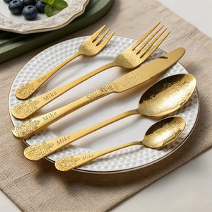 Elegante Juego de Cubiertos Dorados Personalizados con Nombre Grabado, Resistentes al Óxido, Diseño con Acabado de Alto Brillo para Bodas - Product Image 1