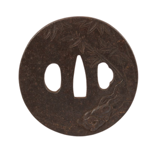 Tsuba Japonés del Período Edo, Diseño de Bambú y Mono, Protector de Espada Redondo de Hierro, Sin Marca - Product Image 2