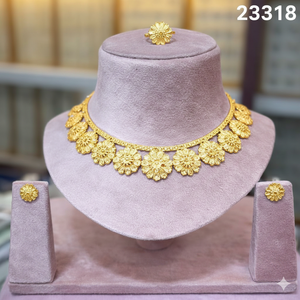 Chaînes plaquées or avec imitation de perles et motif croisé de style vintage, détails raffinés, Rendition Valley Kings Enigmatic Egypt - Product Image 6