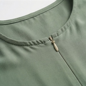 2025 OEM Kimono Abaya pour femmes musulmanes, en tissu polyester épais, doux et très extensible, col en V, manches longues, pour fêtes, Ramadan, mariages - Product Image 4