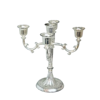 Paire de chandeliers vintage plaqués argent, style rocaille baroque orné, 4 lumières, porte-bougies en métal, élégant centre de table