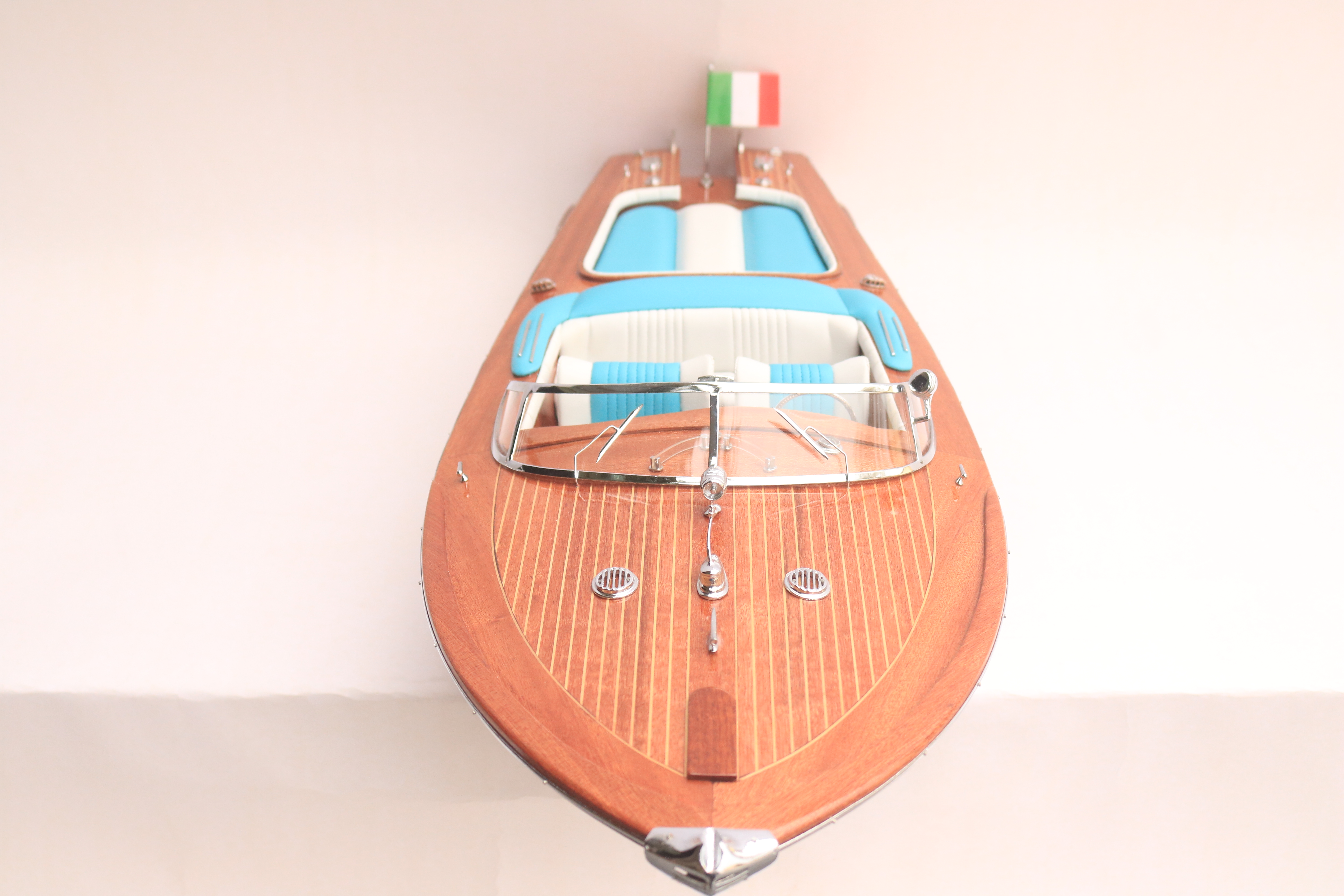 RIVA AQUARAMA ナチュラルウッドハル木製モデルボート - ビジネス