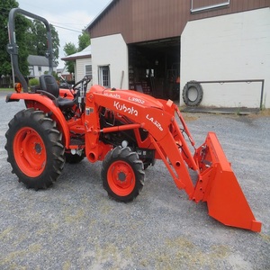 รถแทรกเตอร์ Kubota L3902 37.5 แรงม้า เครื่องยนต์ดีเซล ขับเคลื่อน 4 ล้อ พร้อมเกียร์ ปั๊ม มอเตอร์ และอุปกรณ์ครบชุด รับรองคุณภาพจากเยอรมนี ใช้งานมาแล้ว 69 ชั่วโมง ขาย - Product Image 3