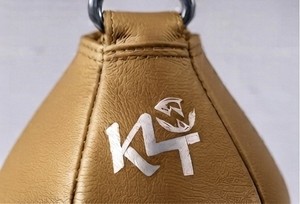 ถุงยางซ้อมมวยสีทองพร้อมโลโก้ KT ปรับความสูงได้ สำหรับฝึกซ้อมมวยสำหรับวัยรุ่น - Product Image 2