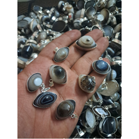 Vente en gros de pendentifs de mauvais œil Sulemani Style Feng Shui gravé amour pierre précieuse de guérison naturelle polie accessoire de mode