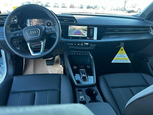 Audi A3 Premium Plus 4 portes berline AWD avec moteur <span class=keywords><strong>40</strong></span> TFSI, modèle 2024, en excellent état - Product Image 4