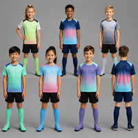 Seragam Sepak Bola Cepat Kering 2627 AW School Club Kaos & Set Celana Pendek Lari untuk Remaja Anak-anak Rompi Gratis Satu Potong Harga Grosir Kustom