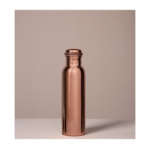 Botella de agua de cobre que reforza los cambios positivos en el estilo de vida a través de una hidratación constante y apoyo para el bienestar natural. - Product Image 1