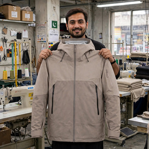 Fabricant de vestes de ski coupe-vent imperméables sur mesure OEM ODM, veste de randonnée imperméable respirante à capuche, veste softshell - Product Image 2