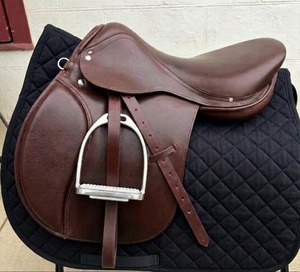 Silla de Montar de Cuero Más Vendida, Diseñada para Equitación de Resistencia y Rendimiento Estable, Disponible a un Precio Razonable - Product Image 2
