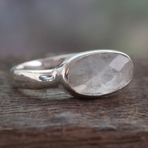 Anillo de Plata de Ley 925 con Piedra Lunar Arcoíris, Gema Natural, Joyería de Diseño Hecha a Mano, Piedra de Nacimiento de Junio, Unisex - Product Image 4