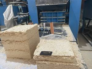 WOOUP Copeaux de bois séchés vietnamiens 3mm-6mm Literie écologique pour animaux de compagnie et déchiqueteuse de déchets agricoles durables pour petits animaux de compagnie - Product Image 2