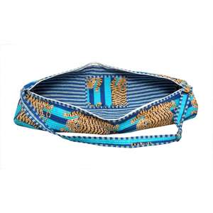 Bolsa de Yoga Acolchada Hecha a Mano, Moderna y Ecológica, con Diseño de Tigre, Correa Ajustable, Tela Ligera, Perfecta para Viajes y Uso Diario - Product Image 4