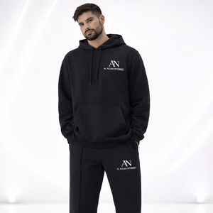 Conjunto de Sudadera con Capucha y Pantalones Deportivos Negros Premium para Hombre - Chándal con Logotipo Bordado Personalizado - Product Image 1