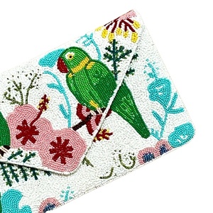 คลัทช์ลูกปัดนกเขตร้อน: กระเป๋าดอกไม้ทำมือตอนเย็น - Product Image 1