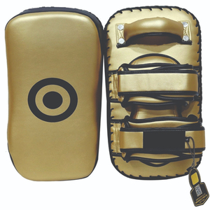 Protector de Patadas Curvo de Cuero Vacuno Tailandés de Primera Calidad, Color Negro, Diseño de Alta Gama para Boxeadores, con OEM - Product Image 1
