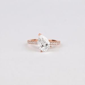 Anillo de compromiso de media eternidad con diamante cultivado en laboratorio de corte pera de 1-4 quilates en oro amarillo, piedra de nacimiento de abril, hecho a mano, regalo de aniversario - Product Image 6
