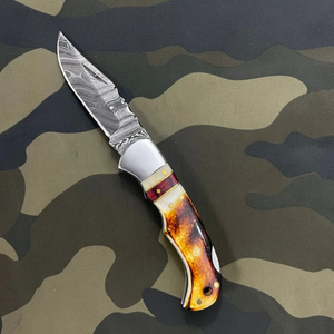 Cuchillo Plegable de Acero de Damasco Hecho a Mano con Mango de Cuerno de Ciervo, Cuchillo de Bolsillo para Exteriores, Cuchillo de Caza EDC, Dureza 58HRC, Garantía de 3 Años - Product Image 1