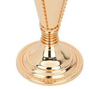 Elegante Quemador de Incienso de Metal Dorado con Diseño de Cono Acanalado y Detalles Trenzados de Alta Calidad para una Fragancia Lujosa en el Hogar - Product Image 3