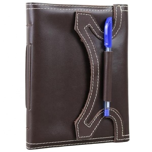 Carnet de voyage vintage en cuir marron fait main avec porte-stylo – Journal écologique de style antique pour cadeaux d'entreprise - Product Image 4
