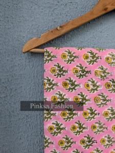 ผ้าพิมพ์ลายดอกไม้สีชมพูแบบแฮนด์บล็อก ขายเป็นหลา ผ้าฝ้ายแคมบริก 100% ลายพิมพ์จากเมืองชัยปุระ ประเทศอินเดีย เหมาะสำหรับชุดฤดูร้อนและการตัดเย็บ - Product Image 2