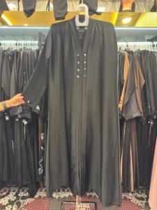 Vente flash : Abaya noire pour femme, longue jusqu'au sol, col en V, manches longues, robe modeste, couleur unie, polyester, tenue quotidienne, tenue de prière musulmane - Product Image 6