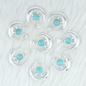 จี้พระจันทร์เสี้ยวหินแคลเซโดนีสีน้ำเงินธรรมชาติ BISMILLAH GEMS ชุบเงินแท้ 925 สไตล์โบฮีเมียน ขายส่งจำนวนมาก - Product Image 2