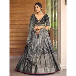 Magníficas lentejuelas negras Chinon Events Wear Lehenga Choli con Dupatta - Product Image 2