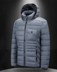 Doudoune matelassée légère pour homme, nouvelle collection hiver, avec col montant, logo personnalisé sur le devant et rembourrage en duvet chaud - Product Image 1