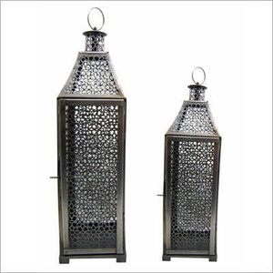 Farol de hierro contemporáneo diseñado para crear un ambiente decorativo encantador en hogares modernos y entornos festivos. - Product Image 2