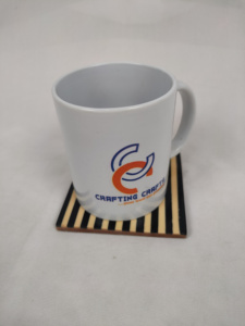 ชุดจานรองแก้วไม้วอลนัทลายเรซิ่นสไตล์โมเดิร์น 4 ชิ้น หนา 4 มม. เป็นมิตรกับสิ่งแวดล้อม ขนาดสั่งทำได้ งานแฮนด์เมด แผ่นรอง แผ่นรองแก้ว งานฝีมือ อินเดีย - Product Image 4