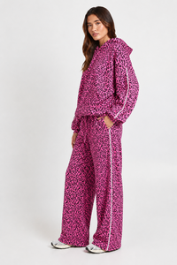 Ensemble de survêtement premium 2 pièces pour femme, imprimé léopard rose, avec sweat à capuche court et pantalon de jogging contrastant, style streetwear décontracté - Product Image 4