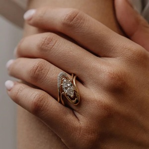 Anillo de compromiso Art Deco con diamante marquesa de 1.5 CT cultivado en laboratorio, oro amarillo macizo de 14K, banda ondulada de 6 puntas de 1.8MM - Product Image 4