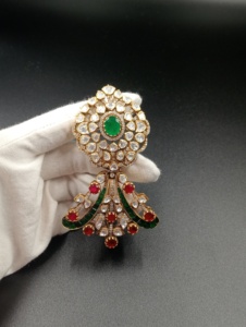 Broche Fleur en Argent Plaqué Or avec Pierres Doublet Vertes et Rouges, Épingles de Broche Kalangi Unisexe pour Mariage, Fiançailles, Fête, Bijoux - Product Image 6