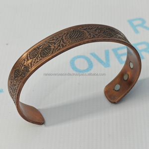 Brazalete de Cobre Antiguo Forjado a Mano con Triple Imán, Joyería Terapéutica Grabada para Vitalidad, Enfoque Mental y Sanación Holística - Product Image 4