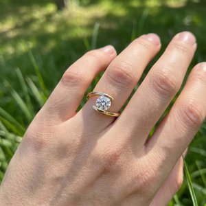 Bague en argent 925 avec moissanite, coupe ronde brillante, éclat éblouissant, bijoux élégants, cadeau pour femme - Product Image 6