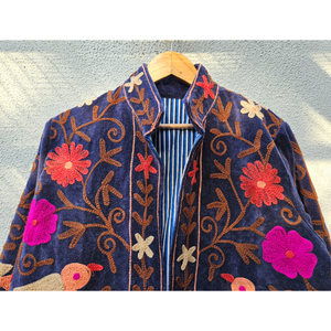 Chaqueta de terciopelo bordada con diseño floral para mujer, abrigo de invierno con diseño de pájaro, abrigo de punto mandarín para otoño y primavera, regalo para ella. - Product Image 4