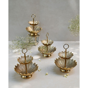 Elegante Soporte de Pastel de Dos Niveles en Metal Dorado con Diseño de Plumas, Exhibición de Múltiples Capas, Decoración Elegante para Cupcakes, Bodas y Fiestas - Product Image 4