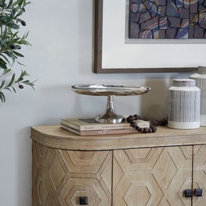 Support à gâteau rond en argent avec bord festonné et base sur pied - Product Image 3