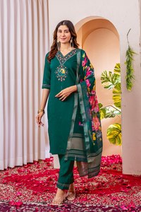 Ensemble pantalon droit en soie viscose de luxe avec broderie multi-fils et dupatta en soie Chanderi, vêtements ethniques indiens - Product Image 1