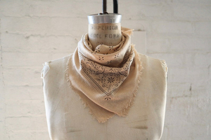 Nouveau Foulard Bandana en Soie Ethnique Personnalisé Imprimé en Gros avec Logo, Haute Qualité, Unisexe, Toutes Saisons, Tendance, pour l'Extérieur, avec OEM ODM - Product Image 2