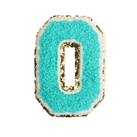 Patch Lettre Universitaire Personnalisé en Chenille avec Bordure Dorée Scintillante – Fabricant OEM pour Vêtements, Sportswear et Marques – Vente en Gros
