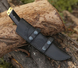 มีดล่าสัตว์แบบดามัสกัสสตีลขนาด 12.5 นิ้ว ด้ามจับแบบฟูลแทง ปลายใบมีดแบบแทงโต ด้ามจับทำจากเขาสัตว์หายาก ประดับด้วยทองเหลืองโมเสก - Product Image 6