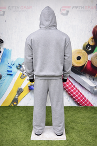 ชุดวอร์มฮู้ดดี้สีเทาแบบขายส่ง ไม่มีลาย พร้อมสกรีนโลโก้ เสื้อฮู้ดดี้แบบสวมหัวและกางเกงขายาว ชุดเซ็ตผ้าฝ้ายฟลีซ 350 GSM ผู้ผลิตชุดกีฬา - Product Image 2