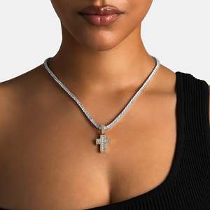 Collier Pendentif Croix en Moissanite Plaqué Or 18K de Luxe, Taille Baguette, Sertissage Canal, Chaîne Corde, Bijoux Chrétiens Unisexe - Product Image 3