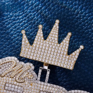 Colgante de Plata de Ley 925 con Moissanita y Baño de Rodio para Hombre, Diseño de Corazón Bicolor con Cierre Certificado y Letra de Nombre Personalizada, Joyería de Rapero - Product Image 4