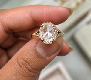Bague de fiançailles solitaire en diamant de laboratoire taille ovale, fermoir boîte vintage, or 14 carats plaqué rhodium, bijoux de mariage - Product Image 2
