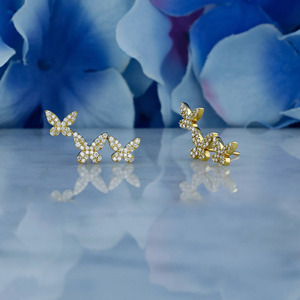 Pendientes de Oro Amarillo con Mariposa y Diamantes Cultivados en Laboratorio - Product Image 3