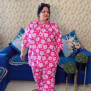 ชุดเซ็ตผ้าฝ้ายพิมพ์ลายสไตล์สาวออฟฟิศสำหรับผู้หญิง |   เสื้อครอปและกางเกงเหนือเข่า |   กระเป๋าข้างเดียว |   ไซส์ S-10XL - Product Image 1