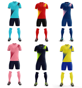 Conjunto de Uniforme de Fútbol Personalizado, Fabricante de Uniformes de Fútbol OEM, Equipación Deportiva Sublimada con Pantalones Cortos, Marca Privada - Product Image 2